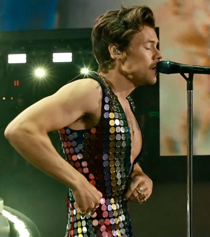 TheHarryNews's tweet image. Harry on stage at #Coachella #Harrychella 
Via syscabout