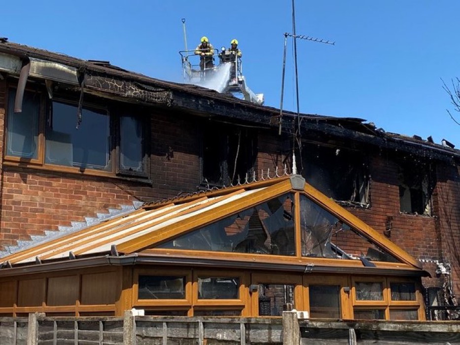WestMidsFire's tweet photo. ⚠️ Keep mirrors and glassware out of direct sun and away from windows ⚠️ 

All of these pics are from incidents we've attended in recent years. 

The most serious damaged three homes in Tividale. It was started by the sun's rays passing though a magnifying lens on a craft lamp. https://t.co/w1wR6kQnP1