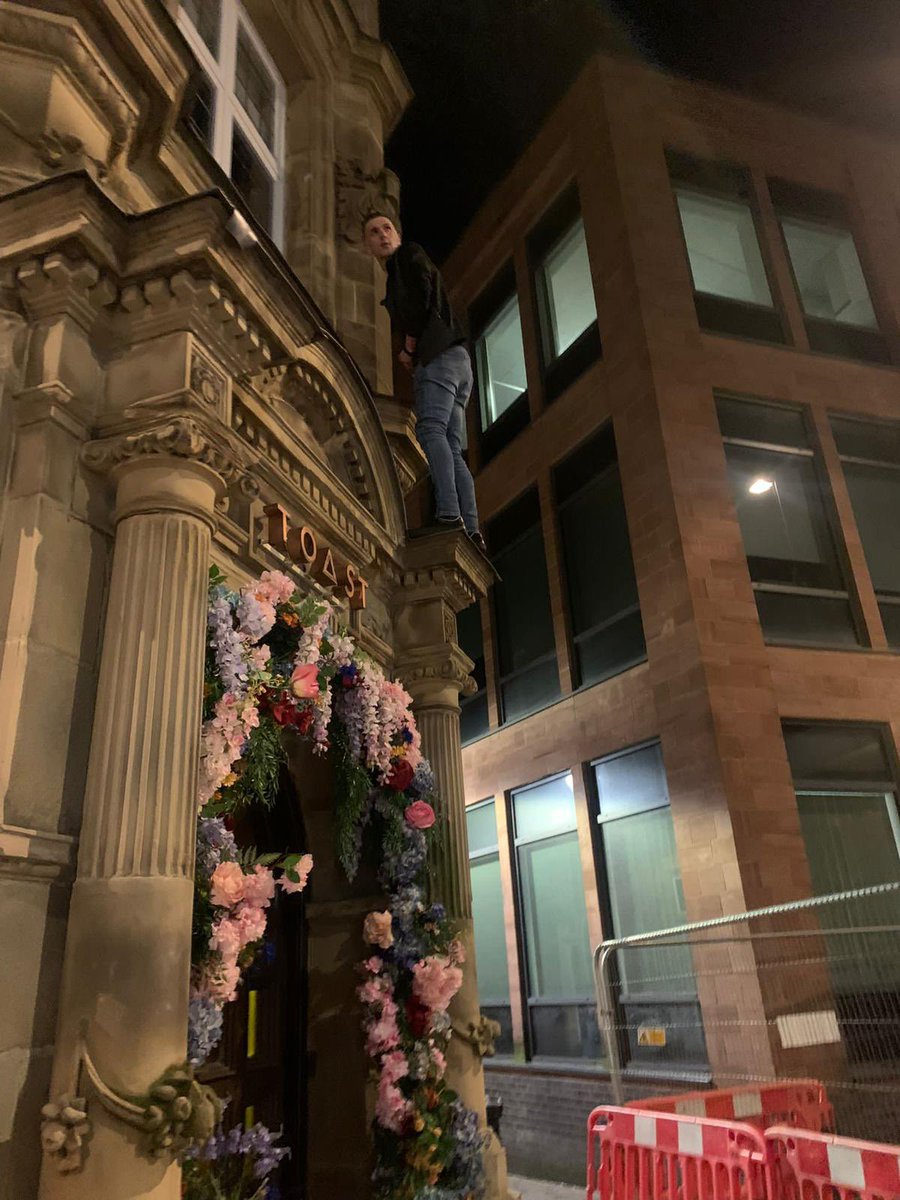 Does anybody recognise this disgusting person who has climbed onto our building and vandalised our flower display in the process? <a href="/altrinchamtoday/">Altrincham Today</a> <a href="/AltrinchamBID/">Altrincham BID</a> <a href="/gmpolice/">Greater Manchester Police</a>