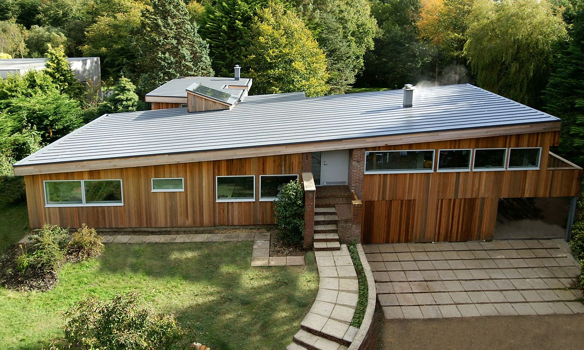 RoofAssured's tweet photo. When the sun is out the Sikaplan UV resistant #flatroof membrane is out! #sikaplan #roofpro #flatisback #weather
While not quite desert temperatures we hope you are enjoying the sunshine and having a good #easter https://t.co/PG3ST8FDmh