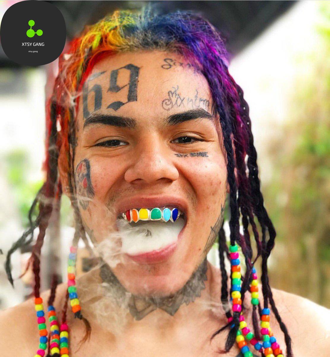xtsygang's tweet photo. 6ix9ine uzun süren sessizliğini bozdu. "GINÉ" şarkısı video klibiyle birlikte yayınlandı.
Şarkıyı ve klibi nasıl buldunuz?
#6ix9ine #sixnine #rap #trap #hiphop #drill #müzik #muzik #newsong #yenişarkı #yenisarki #globalrap #raphaber #türkçerap #turkcerap https://t.co/hM1vA5aqFF