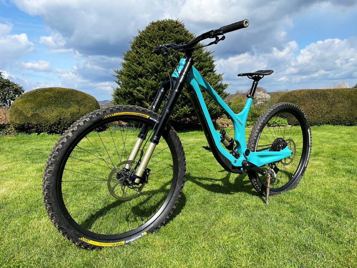 arbrbike's tweet photo. Check out this custom build!
There aren't any other bikes out there like this one!
.....although the custom colour may be familiar!  
#arbr #handcraftedperformance #intendBC #intendedge #ride #mtb #enduro #dh #michelin https://t.co/PD9ndrmMQv