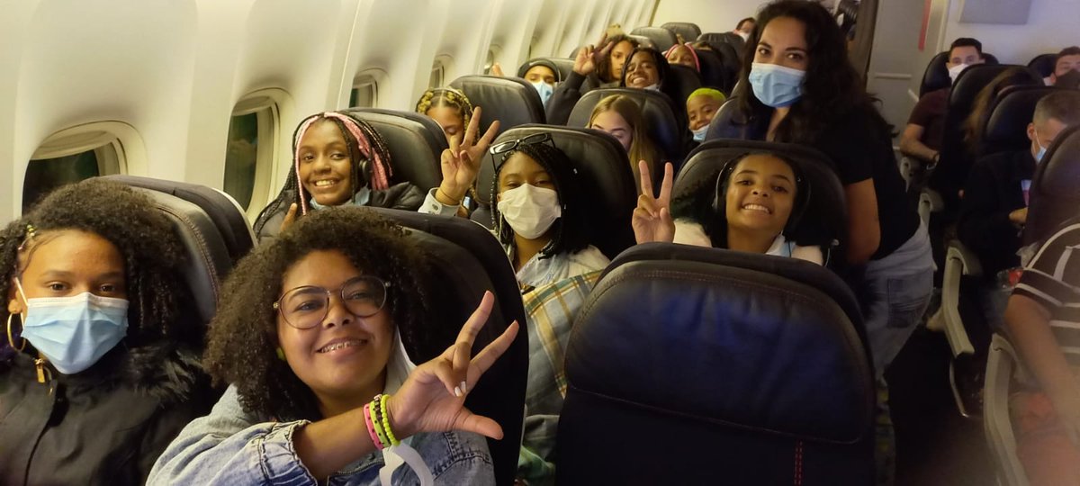 BatukaVI's tweet photo. Ils sont dans l'avion ... ils arrivent à fond !!! https://t.co/GiOvdLs132