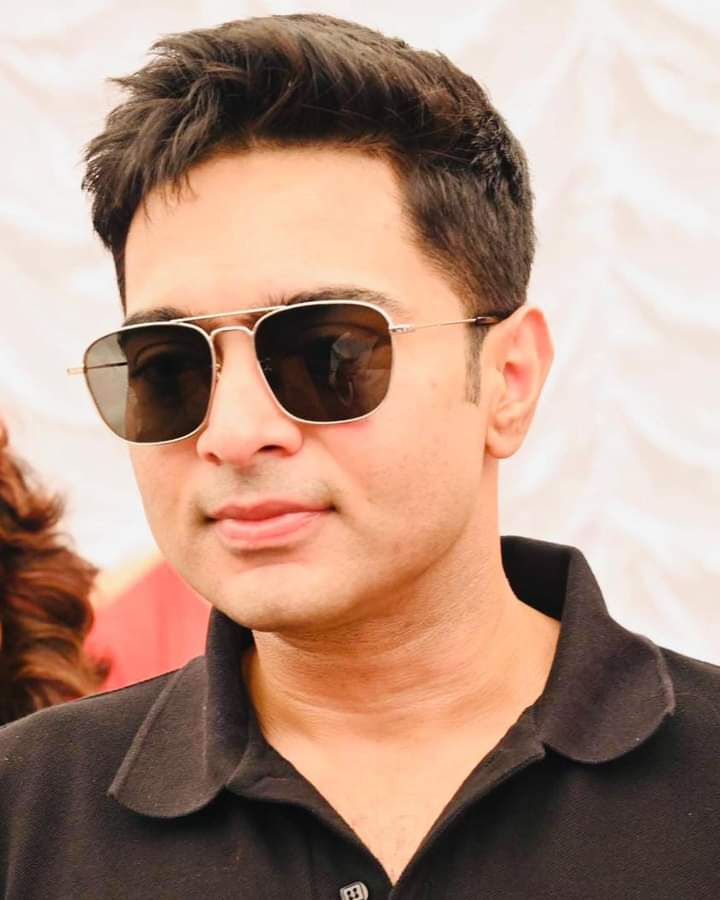 kanaksa75284219's tweet photo. অপেক্ষার অবসান। মাননীয় সাংসদ শ্রী অভিষেক বন্দ্যোপাধ্যায়ের হাত ধরে খেলা হবে ফুটবল ময়দানে।
#DHFCLaunch
#ডায়মন্ডহারবার https://t.co/e4nfeBaf6I