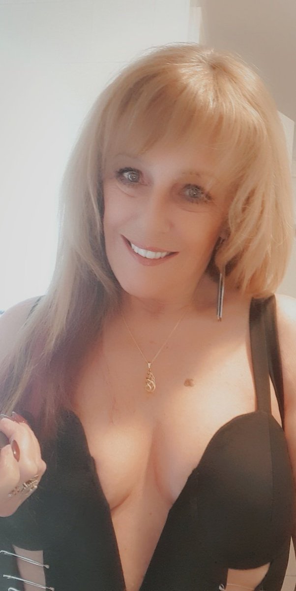 6969pandora's tweet photo. #6969pandora Off out to a hen day. Gotta love a LBD! Have a great day everyone xx 😘 💜 https://t.co/dDScZhIaP8