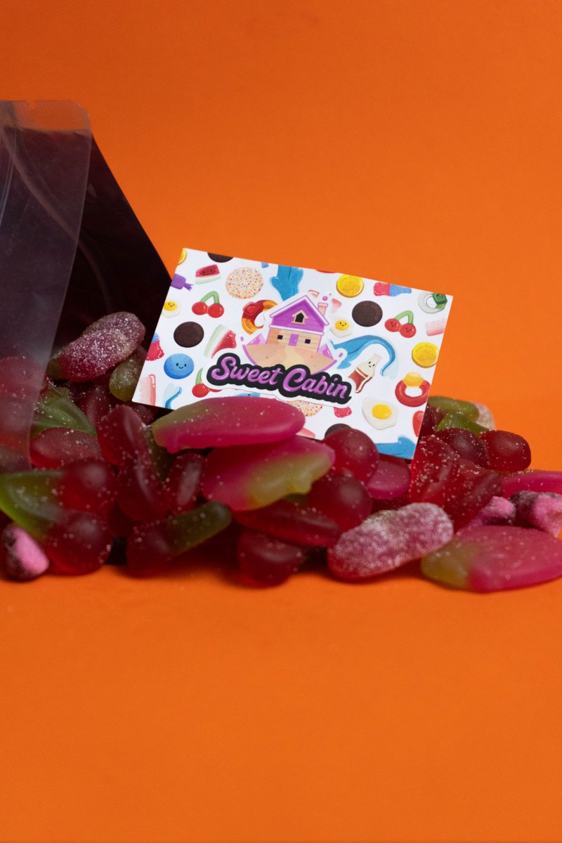 SweetCabinUK's tweet photo. it's sweet saturday 😳

this week we're giving away a red mix ❤️
🔁RT this tweet
🍬follow @SweetCabinUK 

simple as that. good luck! https://t.co/4j1Xomek6V