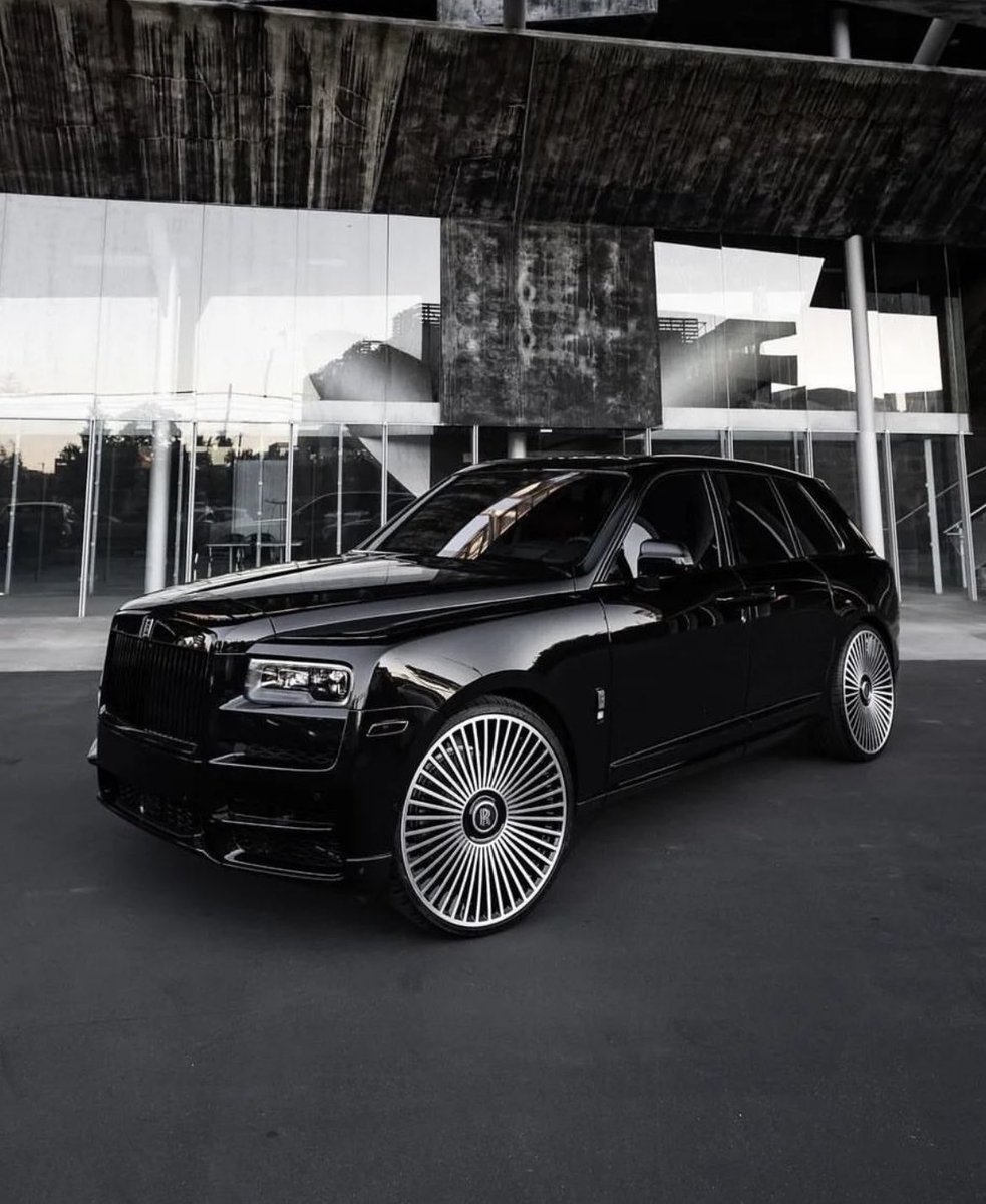 revz_reviewz's tweet photo. Rolls Royce snapped here 🙆🏾‍♂️🔥 https://t.co/sxakkjm2nd