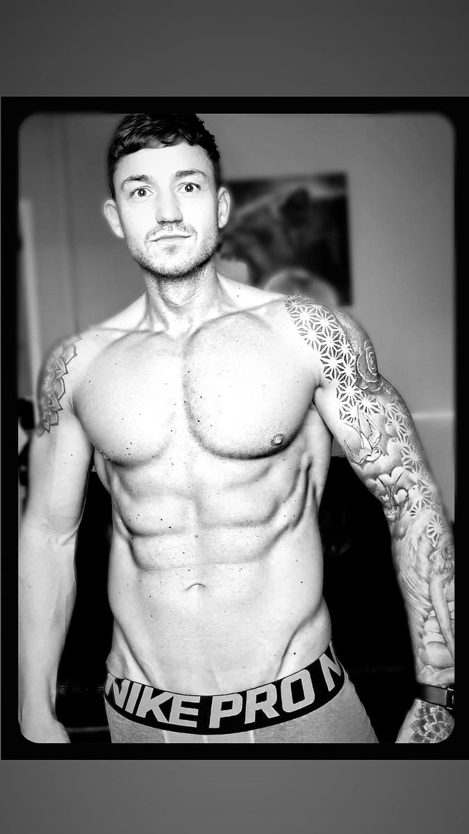 alpha_one_shred's tweet photo. It's a good morning ladies and gentleman 😉 start of the weekend. Half naked alone time 🍆 whats your plans? 
#onlyfans #tradie #muscle #shredded https://t.co/PP9TDRLW3T