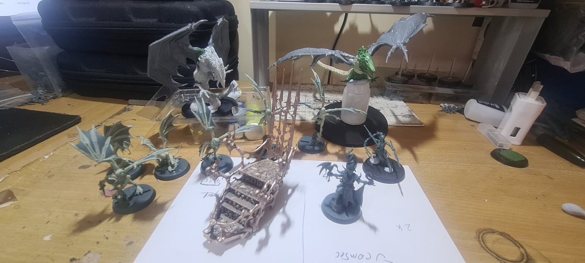piece_on_earth's tweet photo. My #sydneygt hobby pile with 6 nights to go
I have to paint the chariot + 2 riders & 6 furies, finish sculpting the 2nd cockatrice, and then batch paint both cockatrice (cockatri? Cockatrices?)
LETS GO #UMBRANETH
#paintingwarhammer
#UmbranethShadowbourne
#kitbashing https://t.co/s9KvIND0ul