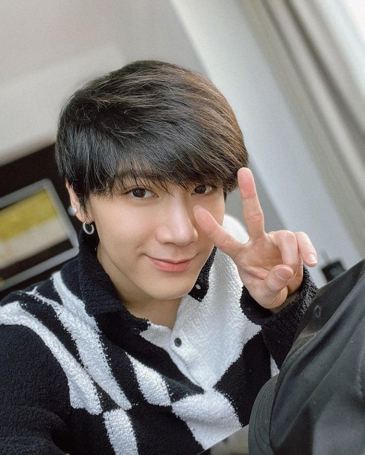 tenshaul's tweet photo. manager ten lee!!!!! https://t.co/rhoWMmcixQ