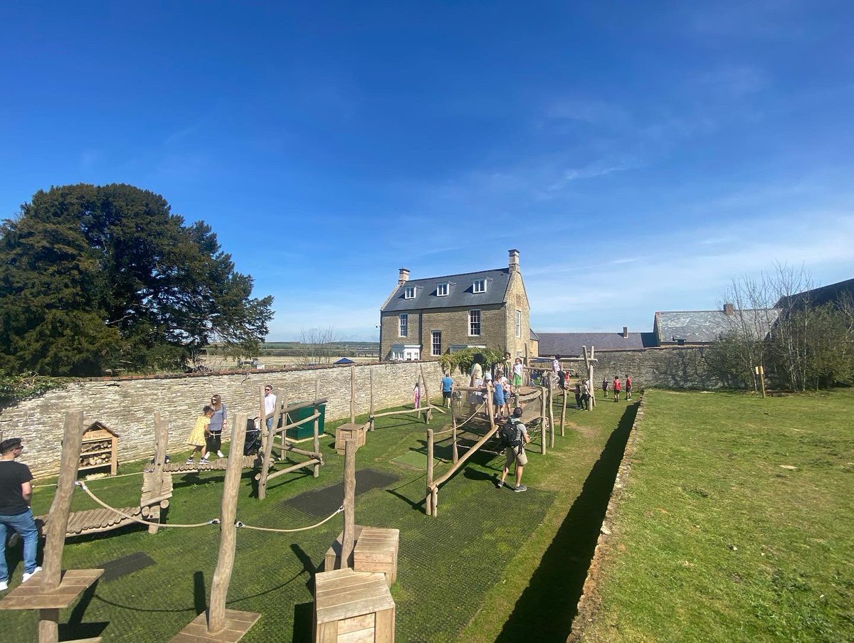 ChesterHouse_UK's tweet photo. Happy Easter Weekend! βοΈππ₯
Are you joining us today?
#SpringontheEstate https://t.co/faNFz8EgyD