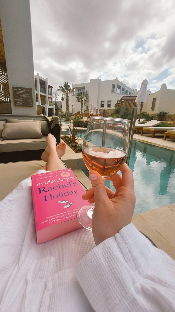 winereads's tweet photo. ✍ QUICK REVIEW ✍ 
Thoroughly enjoyed 'Rachel's Holiday'. @MarianKeyes carries you through Rachel's rehab journey which tells of the hard-hitting truths of denial; anger; pain and acceptance.  Beautifully written, quick-witted and funny - now for Again, Rachel.
🌟 🌟 🌟 🌟 https://t.co/7vSJryMpLt