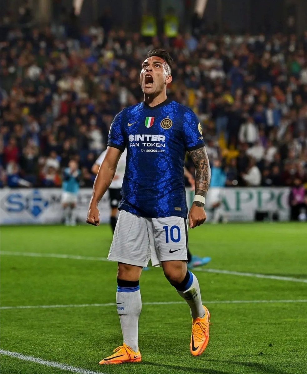 FootballAndDre1's tweet photo. Leone 🦁.
Vedete..Lautaro viene cambiato sempre al 65 esimo. Ieri è partito dalla panchina. Eppure è l'unico che sta zitto e lavora. Dzeko chiede di giocare 90 minuti (Inter Venezia), Sanchez dice che i campioni vanno fatti giocare.
Sempre col Toro. https://t.co/OKVBz7LGro