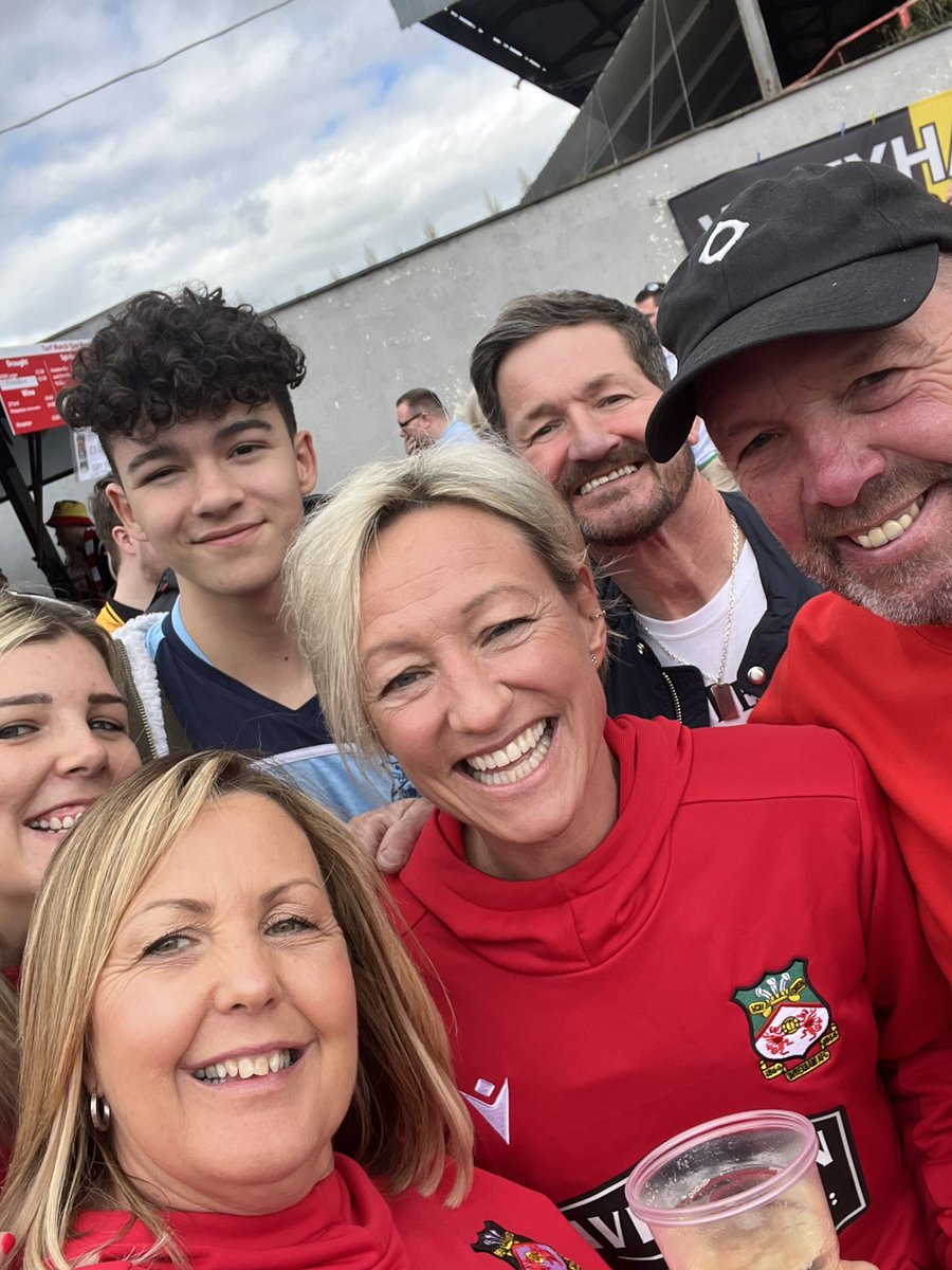 jo_morri's tweet photo. @Ruth_ITV @Wrexham_AFC @ReeceHallJ @aaronh_5 @VancityReynolds @RMcElhenney @fearlessidzine @RobRyanRed Just like we got excited to see you 😂😂xx https://t.co/XNLERA3Z30