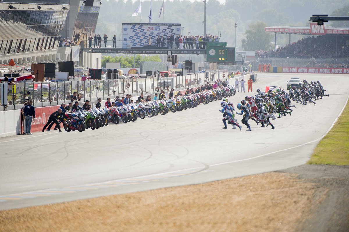 24 heures du Mans moto. Un truc à vivre. Merci <a href="/Eurosport_FR/">Eurosport France</a> de nous permettre de suivre cet événement incroyable. #souvenir #sport #moto