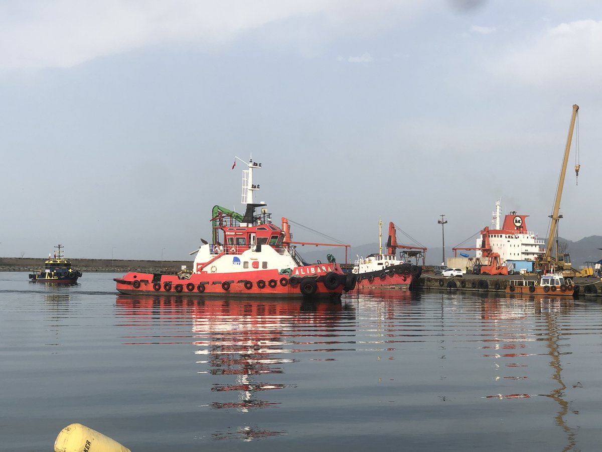 MCillioglu's tweet photo. Riport Rize Limanı özelleşme sonrasında bölgesinde modern ve yeni nesil deniz araçları ile kılavuz hizmetlerinde en güvenli adresiniz olmaya devam ediyor #portofrize #alibabatug #tugalibaba #riporttug #tugrize #acnterize #agencyrize #rizeagency #rizeacente #riportpilot #rizepilot https://t.co/3ZLfvW8b5y
