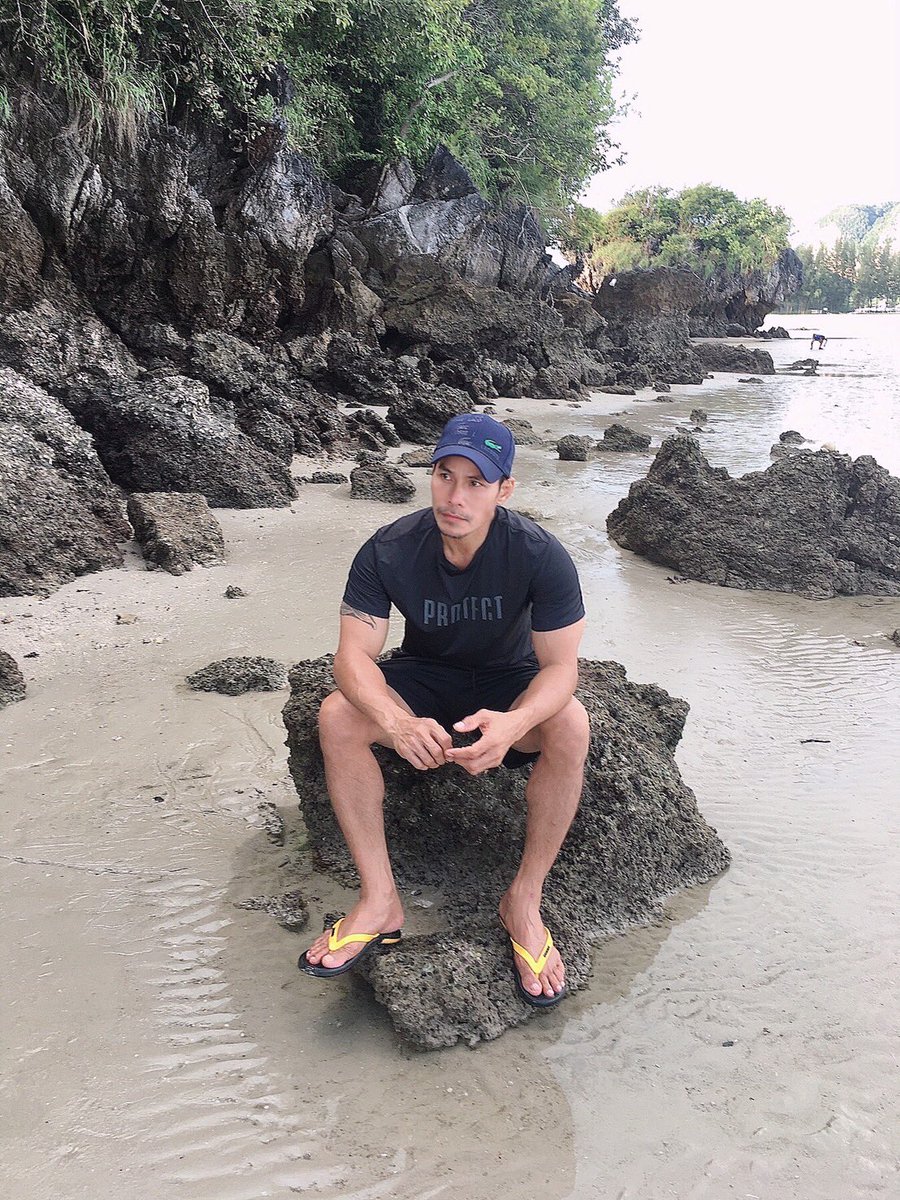 pakin55373622's tweet photo. นั่งมองทะเลตามภาษาหนุ่มโสด ฝากรีทวิตไห้ด้วยนะครับ 🏄🏼‍♂️ https://t.co/6OyrgGztbs