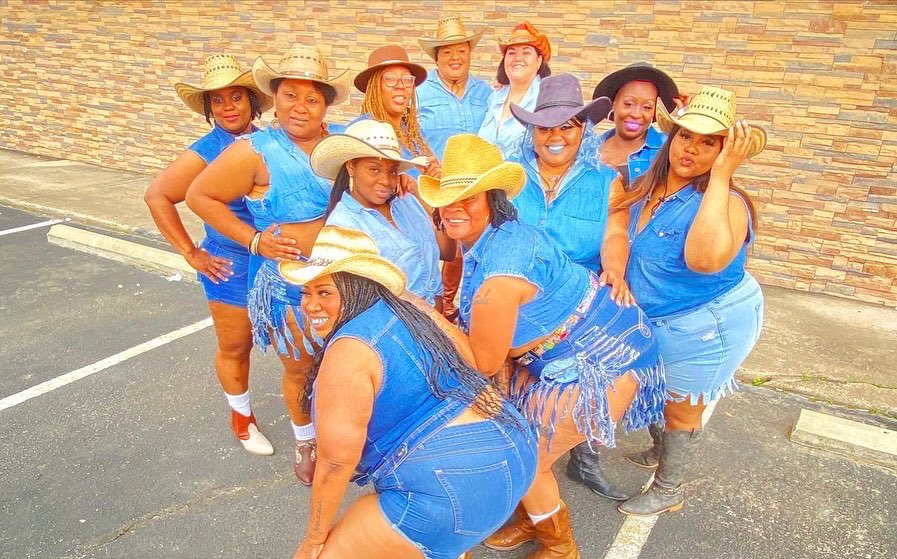 CurvyQueenz's tweet photo. Curves and Dukes #curvyqueenzofdallas https://t.co/M1W4Ux6HiQ