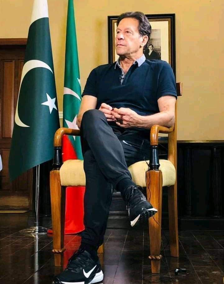 Iqra_khan804's tweet photo. #امپورٹڈ_حکومت_نامنظور 
Just retweet and show your love 💝

#KarachiJalsa 
#PunjabAssembly https://t.co/JlWufizRAY