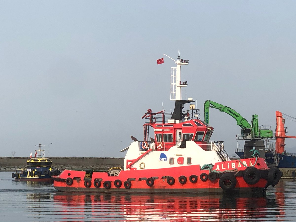 MCillioglu's tweet photo. Riport Rize Limanı özelleşme sonrasında bölgesinde modern ve yeni nesil deniz araçları ile kılavuz hizmetlerinde en güvenli adresiniz olmaya devam ediyor #portofrize #alibabatug #tugalibaba #riporttug #tugrize #acnterize #agencyrize #rizeagency #rizeacente #riportpilot #rizepilot https://t.co/3ZLfvW8b5y
