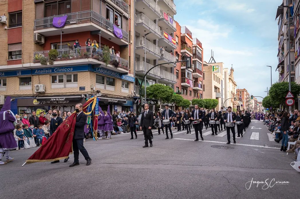 ambeniajan's tweet photo. VIERNES SANTO

Un año más, y después de tres años sin poder hacerlo, ayer nuestra banda acompañaba a la hermandad de la Santa Cena de @NPJesusMurcia

Como siempre, es un placer poder disfrutar de esta mañana de arte en las calles de nuestra ciudad.

#AMB #ORGULLOAMB https://t.co/fY1sGU4TQW