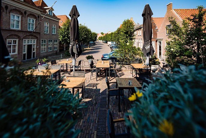 Fijn #paasweekend wij zijn geopend voor #lunch en #diner en serveren een special #paasmenu check snel op onze site ouderaedthuys.com #wandelenindevesting #woudrichem #loevestein #voetveer #fietsroutes #altena #motorcycle