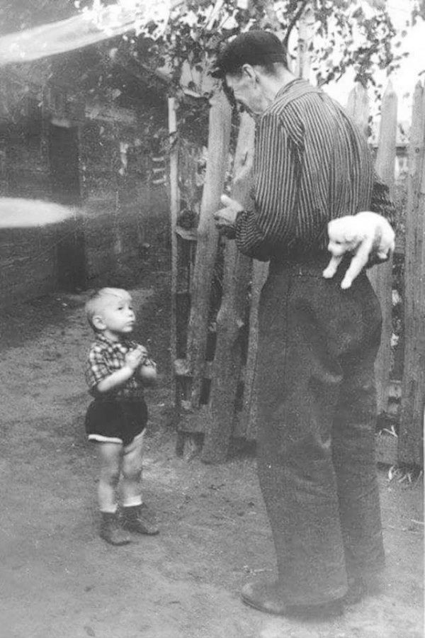 "un istante prima della felicità" è il nome di questa fotografia scattata nel 1955