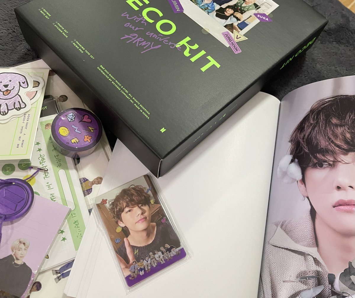 winterbearr_thv's tweet photo. I GOT BTS DECO KIT 💜 I can't believe I pulled my bias kim taehyung #decokit #bts https://t.co/wovEoGiydb