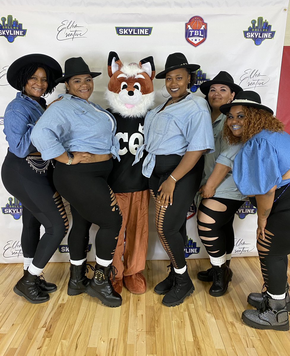 CurvyQueenz's tweet photo. We love our mascot 
GUS THE FOX 🦊 https://t.co/BTEDf9HqBC