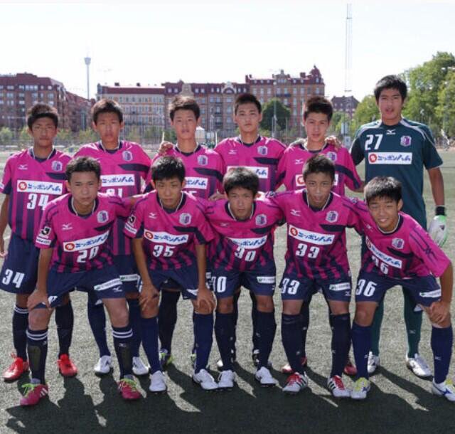 Sh100909's tweet photo. 高橋大輔さんはユースの時から気持ちが熱くて1番向き合ってくれる人やったな。
動画見て変わってないなって思う

懐かしい https://t.co/u60BkN6Vkv