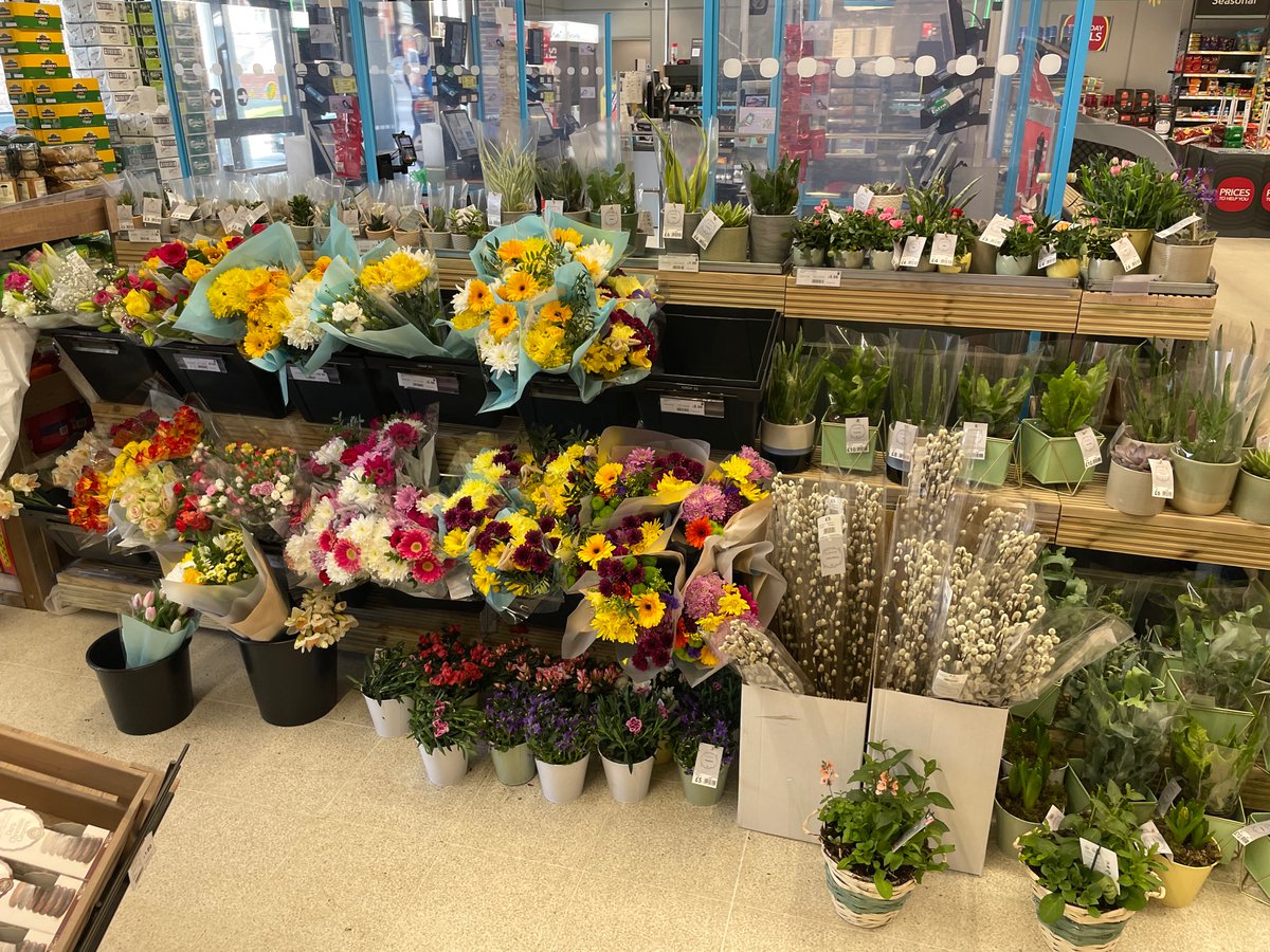 Superb availability in York Hull Road and the store looks great. Loads of choice for an Easter Saturday 😊 👏 @ECV5891 <a href="/SteffMartin7/">Steff Martin</a> <a href="/danwoodcoop/">Dan Wood</a>