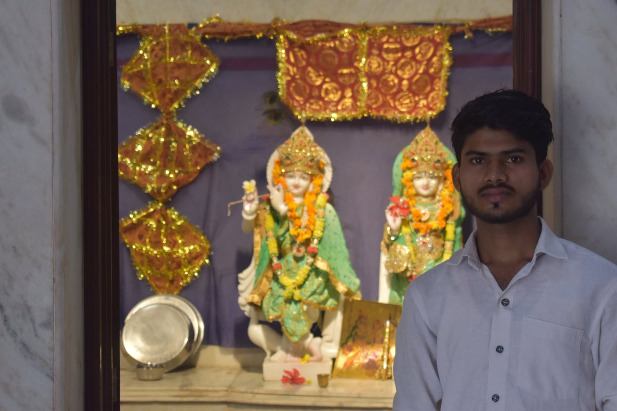 VSaraimeer's tweet photo. *अतुलितबलधामं हेमशैलाभदेहं दनुजवनकृशानुं ज्ञानिनामग्रगण्यम्। सकलगुणनिधानं वानराणामधीशं रघुपतिप्रियभक्तं वातजातं नमामि 
*श्री हनुमान_जन्मोत्सव की हार्दिक शुभकामनाएं*
*हनुमानजी की कृपा से धन, वैभव, उन्नति, प्रगति, आदर्श, स्वास्थ्य, प्रसिद्धि और समृद्धि के साथ आजीवन आपको जीवन सुख रख https://t.co/dkAVdO37Pv
