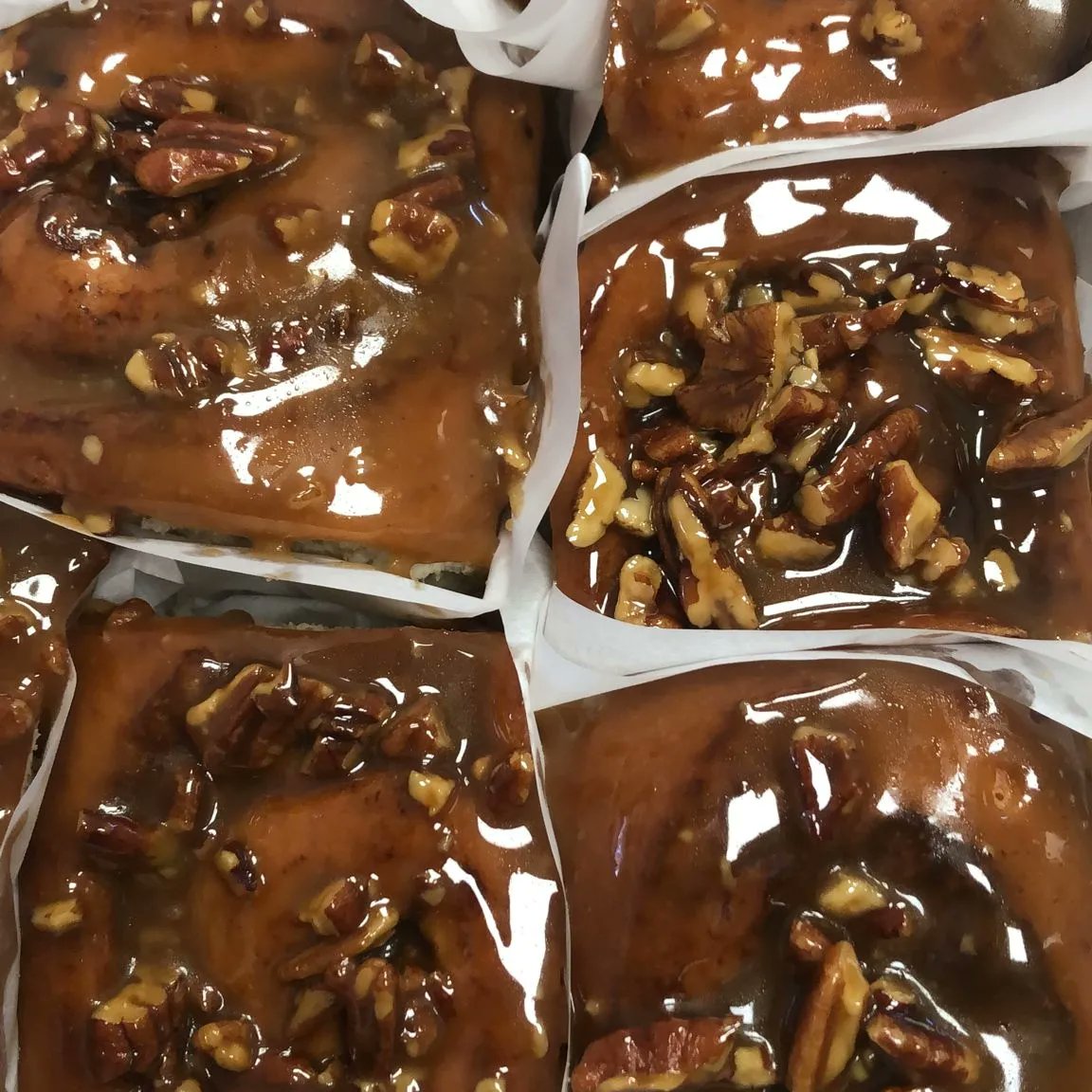 breadandbanjo's tweet photo. What are you in the mood for today? I think we've got it...
✔ Sticky buns
✔ Fresh handmade bread &amp; sandwiches
✔ Super-stuffed donuts
✔ Fluffy, chewy bagels
✔ Light, faky pastries
✔ Traybakes, scones, brownies...
That's just the start - come &amp; see what else we've made today! https://t.co/rFEkCZiK4i