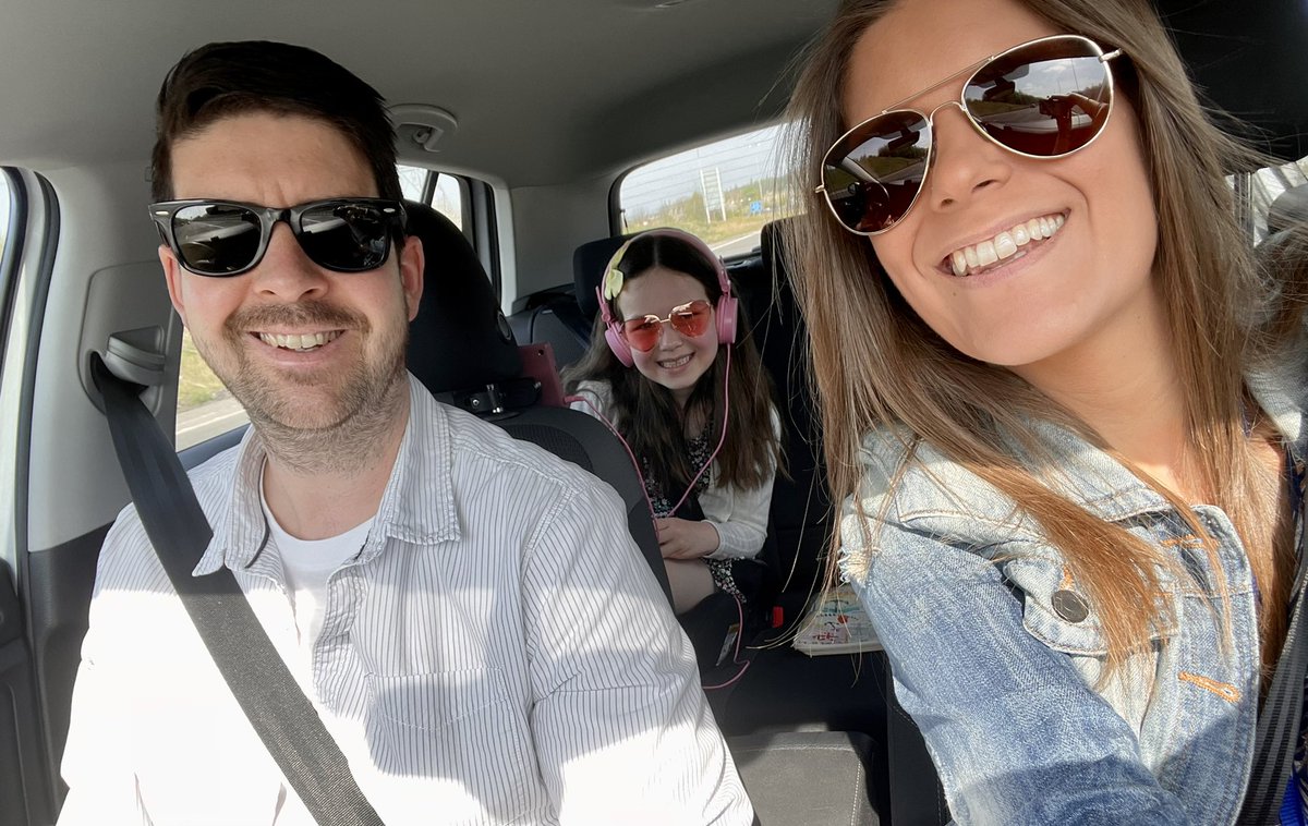 EmmaJonesGB's tweet photo. On route to see the famalam having a good old singsong to @onedirection …. Absolutley LOVING how much Sophias into her music now🚗🎶🙌🏼 #LittleRaver #musicislife #SaturdayVibes https://t.co/ya3NmGeewx