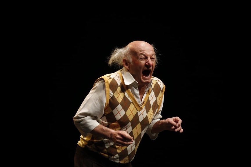 humorfigueres's tweet photo. El gran artista belga #JosephCollard sorprèn al públic assistent a @LaCate_Figueres amb el seu espectacle #ZicZag. Amb 68 anys el gran mestre de l’humor visual va oferir una exhibició magistral de mim i imaginació! #Crack! 😘 #Mim #Humor #Mestratge
📸 @ICONNA1 https://t.co/642FeiGbbM