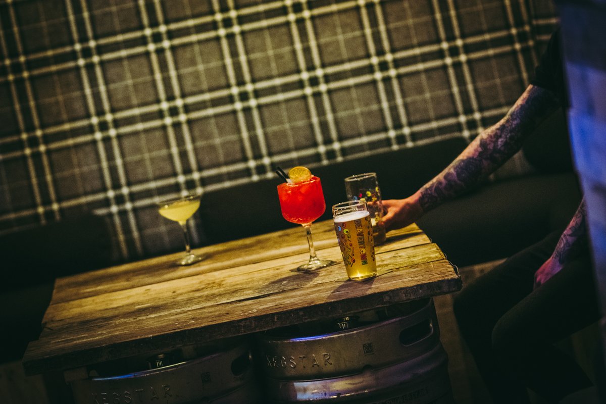 🍹 AXES, ALES &amp; COCKTAILS🍹

Open from 11am-11pm today, servicing kick ass cocktails and <a href="/tinyrebelbrewco/">Tiny Rebel</a> craft beers!

Book here - mad-jacks.im/bookings/

#glitchbariom #madjacksiom #axesalescocktails #goodvibetribe #cocktails #axe #axethrowing #glitch #bar