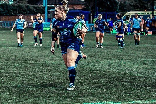SaleSharksWomen's tweet photo. 𝙊𝙣𝙚 𝙮𝙚𝙖𝙧 𝙖𝙜�� 𝙩𝙤𝙙𝙖𝙮…⏪

An intercept from Hollie Bawden saw Sharks defeat Exeter Chiefs in the final play of the game! 🙌

#SharkTime | @Premier15s https://t.co/IsKG40xR7Z