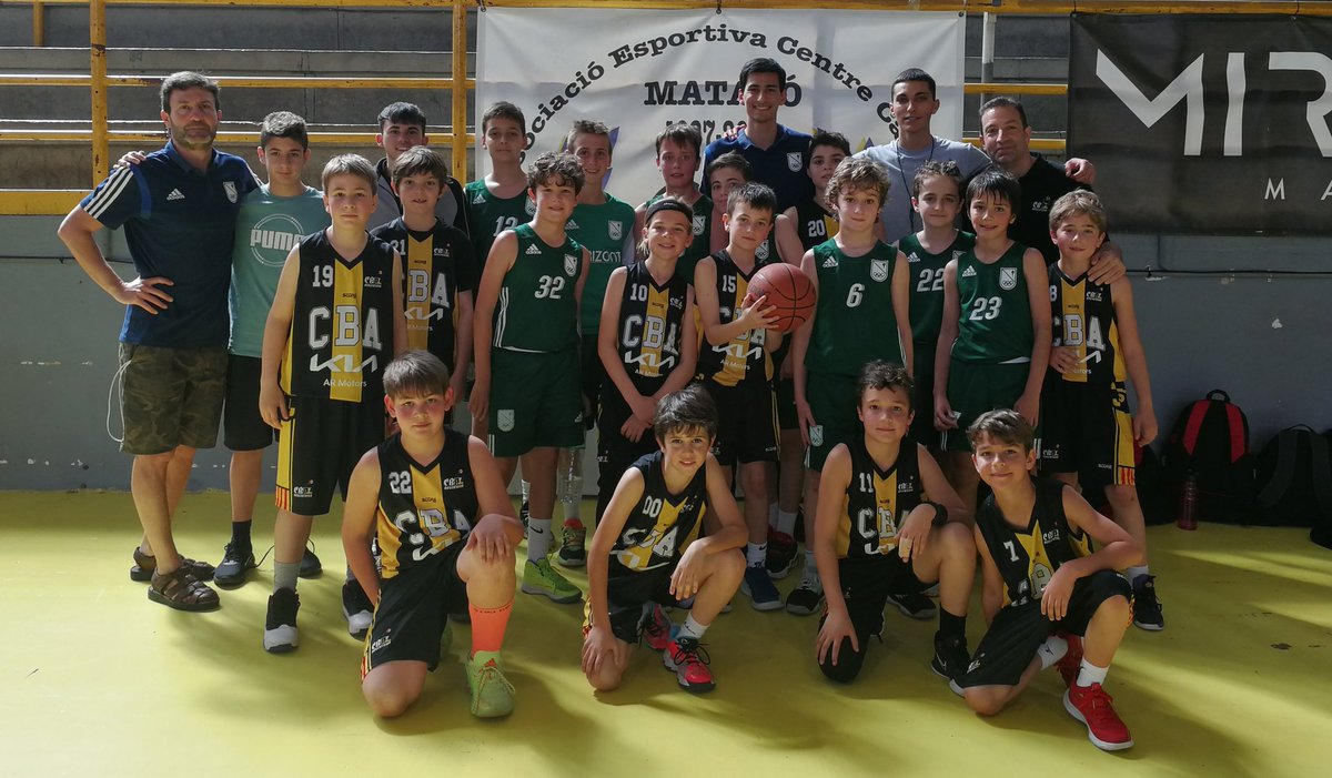 stcbaloncesto's tweet photo. Victoria de los Alevines en su partido con Argentona q les mete en las semis de la #MiniCopaMataro2022. Gran esfuerzo de los peques superando muchas adversidades.
#MiniStadium 🏀💚⛹️‍♂️ https://t.co/kkk2Awd3Ir