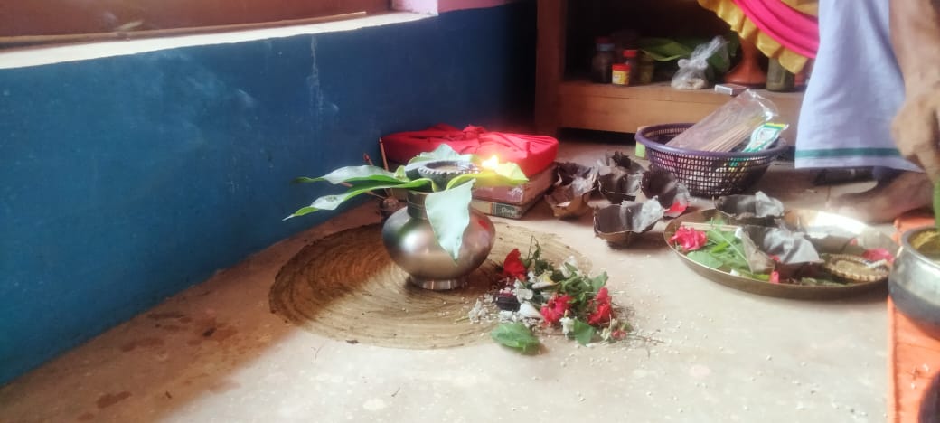 bmswbunit's tweet photo. आज दिनांक 16/04/2022 मरईखूंटी बिरसा मुण्डा कम्युनिटी हॉल में आयोजित "Pahan Training" हो रहा है। 
आये हुए सभी प्रशिक्षुको बोहत बोहत शुभकामनाए एबं पाहन गुरु श्री गुईराम पाहन, श्री बसन्त पाहन जी को आतंग दारोम, सिबिल जोअर 🙏। https://t.co/YKadQNIH08