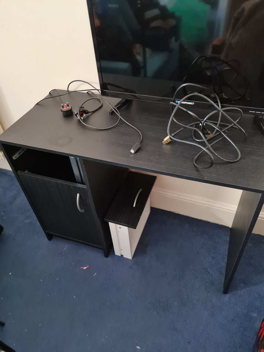CaringTTV's tweet photo. Day 22 of not being able to stream...
The setups coming together a few more cables a chair n I'll be all set...
Ps. I didn't update you guys yesterday and nobody noticed 🤣
❤🧡💛💚💙💜
#lostaday #day22 #setup #twitchaffiliate #smallstreamer https://t.co/zOrNRSBNg1