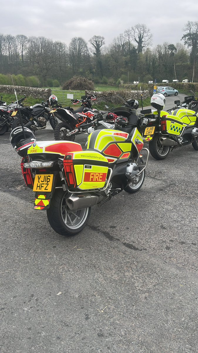 Some great engagement this morning @ Devils bridge, lots of motorcyclist receiving advice from ourselves <a href="/FireBikeNY/">FireBike</a> <a href="/Cumbriapolice/">Cumbria Police</a> <a href="/NorthYorksFire/">North Yorkshire Fire & Rescue Service</a> #motorbikesafety 🚒🚓🏍👍🏻😎