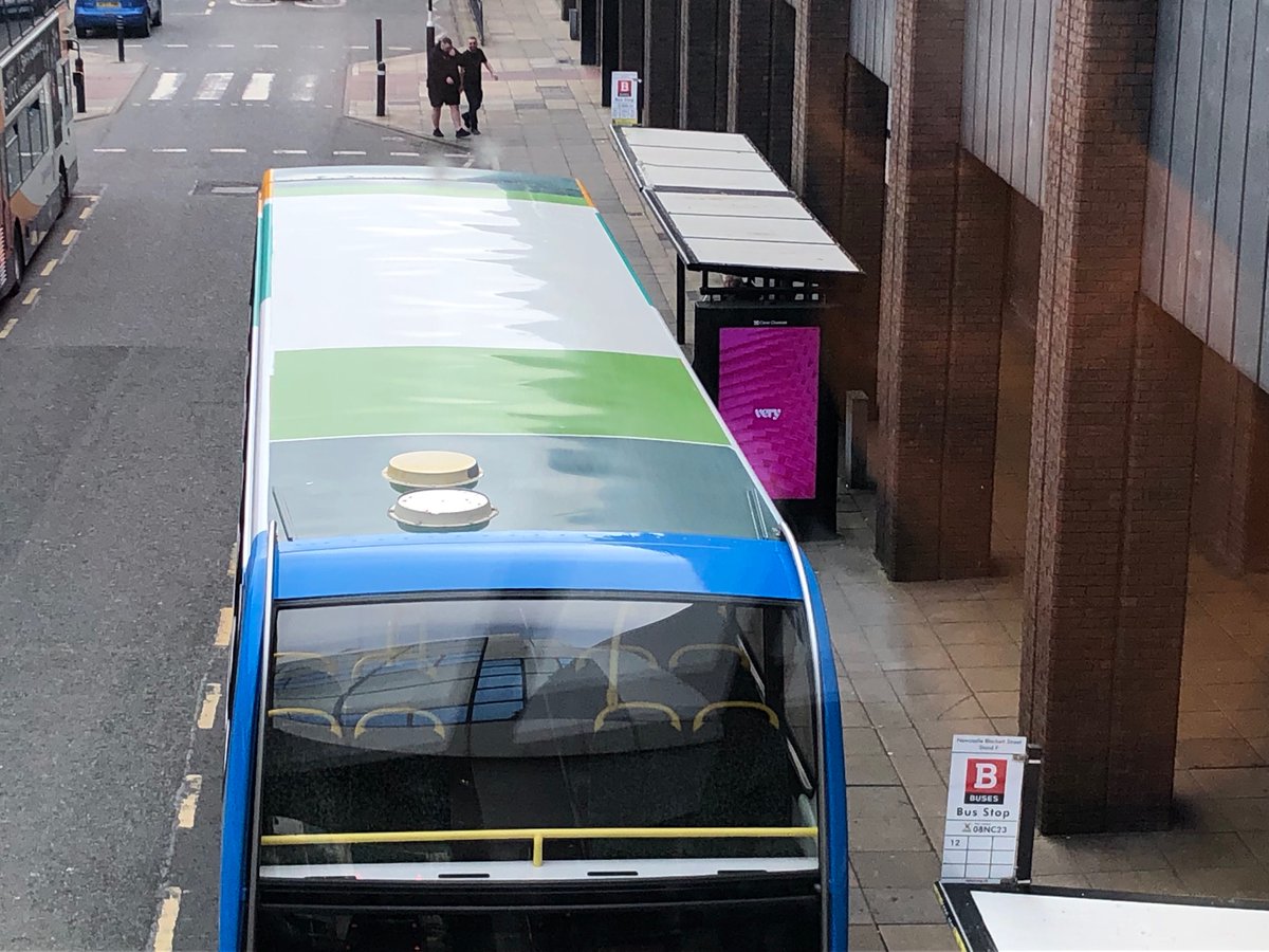 FoxesRoblox's tweet photo. When stagecoach are too lazy to paint the roof of their buses into the new livery and you get this cursed thing. At least I can see the green beachball livery, which is my favourite livery https://t.co/tqocoYp794