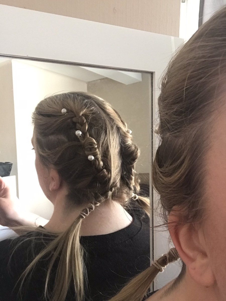 Stephanie_Jost's tweet photo. #hair #Haare #simplebraids https://t.co/uJqElhWq80