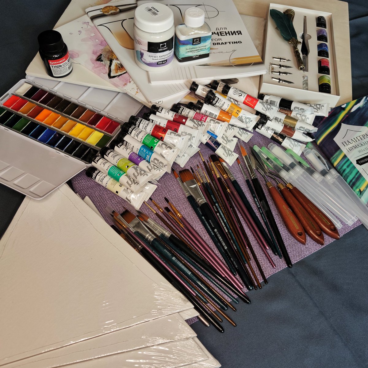 Mickgold93's tweet photo. I woke up and realized that I want to draw... I start with materials😳😍😍😍 #callygraphy #aquarelle #acrylic https://t.co/OKEG4GNGQl