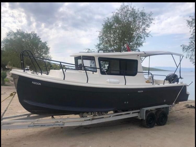 hoffmannoliv1's tweet image. Price: 35.000 Euro (Without Engine) Full Accessories Included Brand New 2022 Made in Turkey Pilothouse Style Videos Included. length: 7.70 meter  Width: 2.5 meter Single Cabin Passenger: 8 people (Max) Weight: 1500 Kg Engine Options: 100hp to 200hp. Location: Turkey