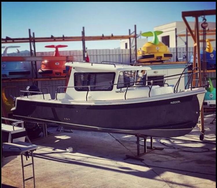 hoffmannoliv1's tweet image. Price: 35.000 Euro (Without Engine) Full Accessories Included Brand New 2022 Made in Turkey Pilothouse Style Videos Included. length: 7.70 meter  Width: 2.5 meter Single Cabin Passenger: 8 people (Max) Weight: 1500 Kg Engine Options: 100hp to 200hp. Location: Turkey