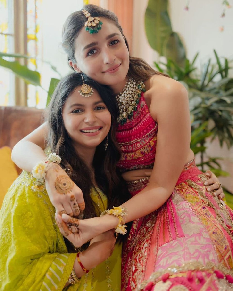 Cuties💞
#AliaBhatt #ShaheenBhatt