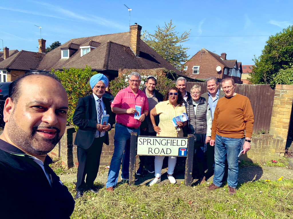 GurpreetBhangra's tweet photo. Great to be out on this lovely sunny morning 🌞 @PujaBK &amp; @CllrDexter in #colnbrook #poyle
@WindsorTories 

Puja will:
🟦 Campaign against Park &amp; Ride
🟦 Challenge &amp; Question Labour over their Bankruptcy 

#vote4PujaBedi 5th May 2022
#LocalElections2022 🗳
#VoteConservative 🔵 https://t.co/wjFuWhHWD7