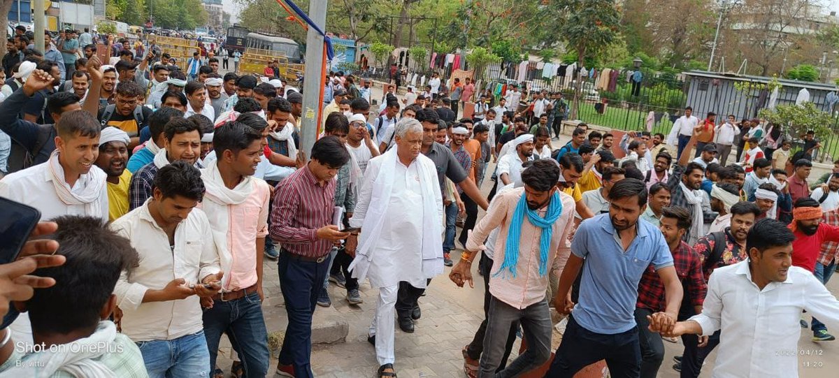 Ganesh__Jangu's tweet photo. काश आज CHA के साथ भी किरोड़ी लाल जी मीणा होते तो 16 दिन आंदोलन करने की नौबत नही आती अब भी वक्त है किरोड़ी लाल जी मीणा को बुला लो
@VoiceOfCHA https://t.co/Ho68Yl1sYU