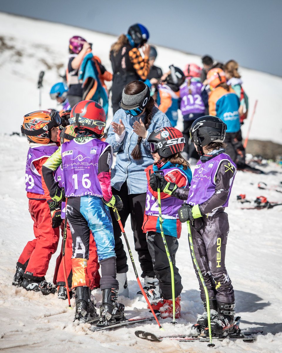 😊Compañerismo, competición, diversión🤗... todo esto lo hemos sentido en el Supergigante del Trofeo <a href="/MariaJoseRienda/">María José Rienda</a> Alpino Infantil
.
.
#SierraNevada #SemanaSanta2022  #ModoNieveActivado